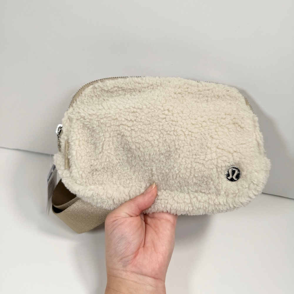 Lululemon Everywhere Belt Bag Fleece Tan
